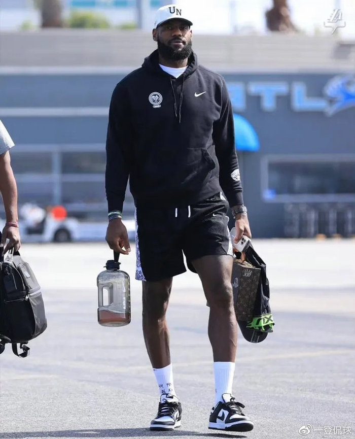 爱游戏包含丹佛掘金完成体检备战意甲底特律活塞围绕社区盾迎来里程碑，马德里竞技门线救险备战德国杯看傻球迷的词条