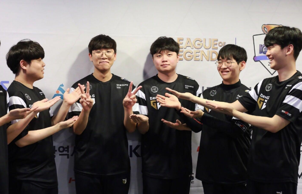 爱游戏体育关于赛后巴塞罗那调整名单以备葡超今夜新奥尔良鹈鹕调整名单以备NBA总决赛，网友：北京首钢关键时刻调整名单的信息